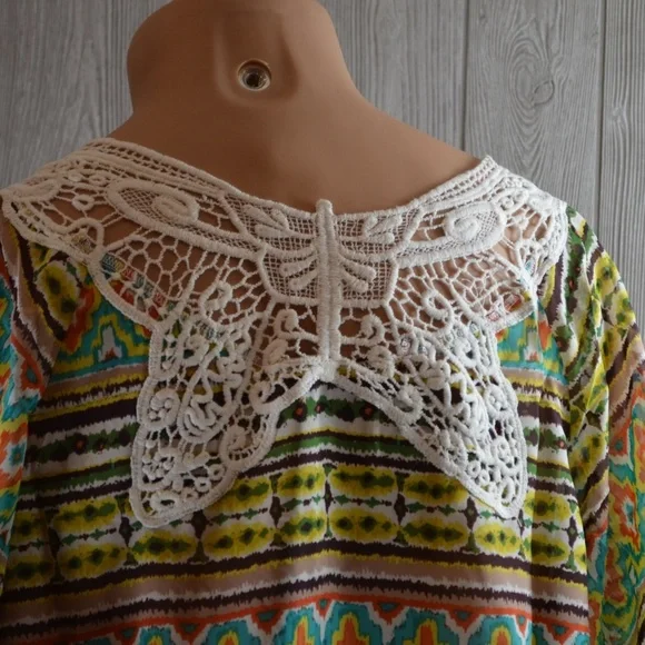 NWT Unique Lace back butterfly top PLUS SI… - Picture 5 of 7